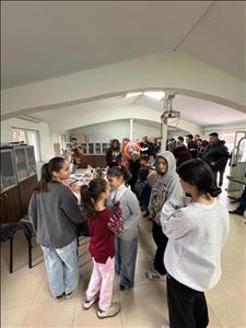 “Aydınlık Bir Gelecek İçin” Projesiyle Yalakdere İlkokulu’na Kütüphane Desteği